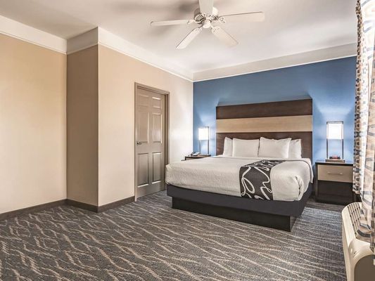 La Quinta Inn & Suites by Wyndham Phoenix I-10 West by null