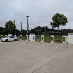 Tesla Supercharger - Tesla Supercharger, Buc-ee's, Leeds