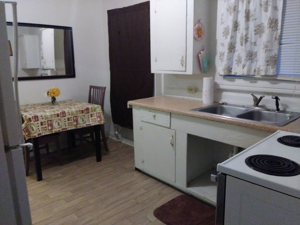 WOLFF MOTEL Updated September 2024 19 Photos 1020 Henry St