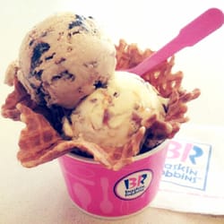 Baskin-Robbins - Enjoying a super hot day with Praline N Cream & Jamoca® Almond Fudge! ^_^