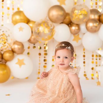 Ashley Walker Photography - Cake smash portraits - Session Photography Near Me