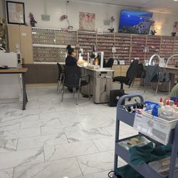 Heaven Nails & Spa - I hate this place. They always say a few minutes and 40 mins later I'm still waiting. Just say please make an appointment.