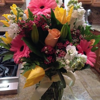The Dizzy Daisy - Birthday flower arrangement - Florists Near Me - Orange, California The Dizzy Daisy - Birthday flower arrangement - Florists Near Me - Orange, California