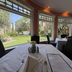 Beauclaire Restaurant - Lovely little dining area for brunch...