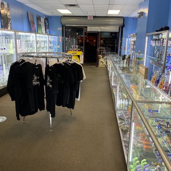 Rhinoz Smoke Shop - Love the layout of smoke shop - Vape Shops Near Me - Whittier, California Rhinoz Smoke Shop - Love the layout of smoke shop - Vape Shops Near Me - Whittier, California