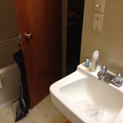 Corral Motel - Kind of a cramped little bathroom, but had everything you need. Toilet, shower, and sink.