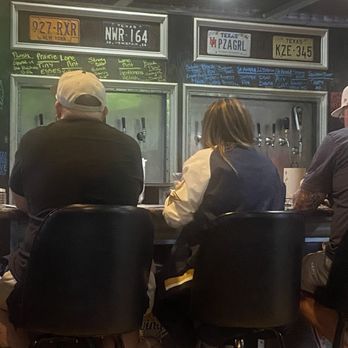 Dan's Pizza - Bar - Pizza Near Me - Webster, Texas
