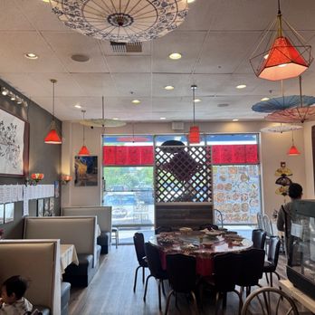 Happy Noodles - Comfortable seating - Szechuan Near Me - Kent, Washington Happy Noodles - Comfortable seating - Szechuan Near Me - Kent, Washington
