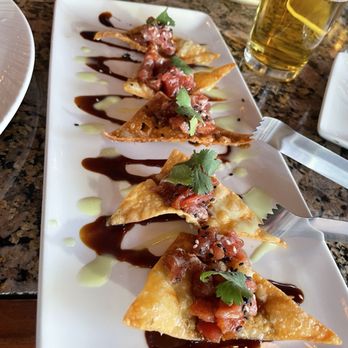 Eddie Merlot's - Ahi Tuna Wontons - Salad Near Me - Pittsburgh, Pennsylvania
