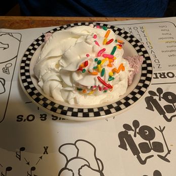 Black Bear Diner Salem - Huckleberry ice cream - Diners Near Me - Salem, Oregon