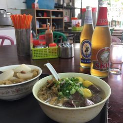 啟業熟食中心 - My all time and must go when in hkg street cart made to order noodle soup is rare to find and good too but this is amazing review soon