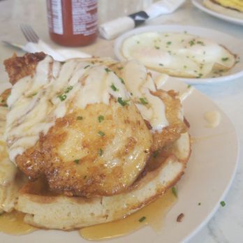 Mom's Kitchen & Bar - Bars Near Me - Astoria, New York Mom's Kitchen & Bar - Bars Near Me - Astoria, New York