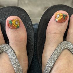 Unique Nails & Spa - Toes