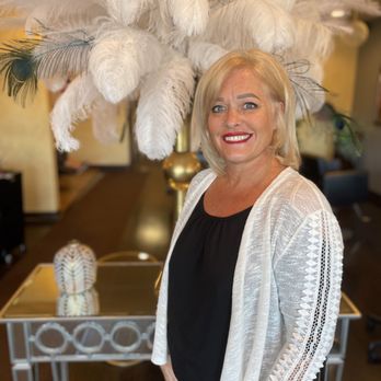 Salon Capellani - Hair Salons Near Me - Highland, Indiana