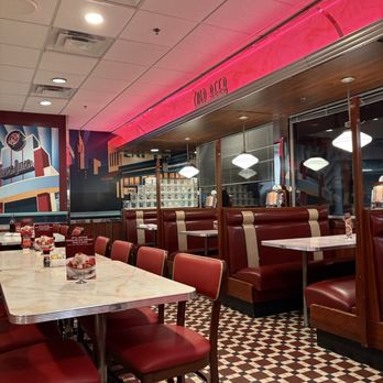Silver Diner - Diners Near Me - Glen Allen, Virginia