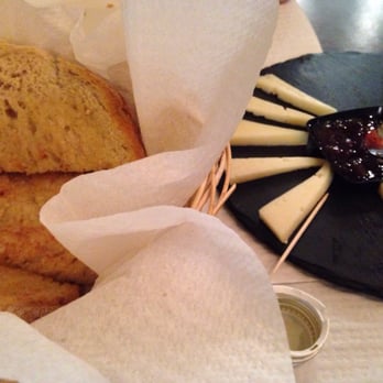 Snack-Bar Mimar - Go for the Portuguese cheeses and bread to start off - Seafood Near Me - Lagos, 08
