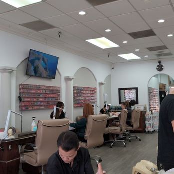 Moon Nails - Busy on a Saturday morning at 9:30 - Nail Salons Near Me - Encinitas, California