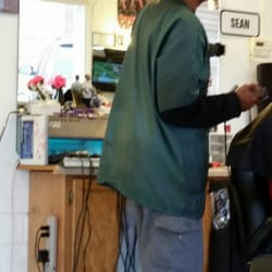 Headz Up Barber Shop - Sean the owner doing what he does best