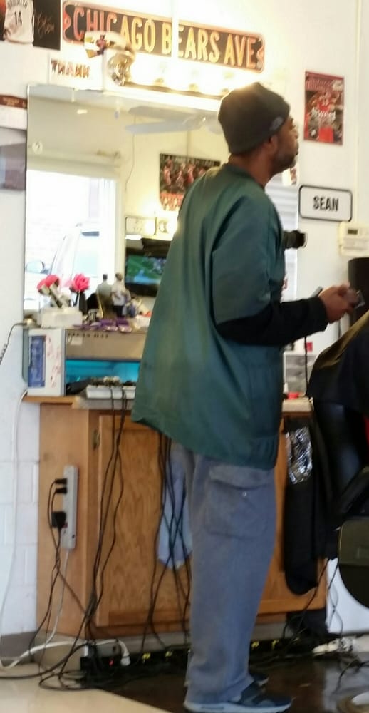 HEADZ UP BARBER SHOP Updated October 2024 2441 N Knoxville Ave