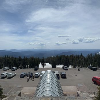 Rams Head Bar - View - Bars Near Me - Timberline Lodge, Oregon