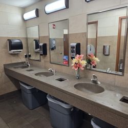 Flying J Travel Center - Ladies restroom all nicely decorated 7/11/26