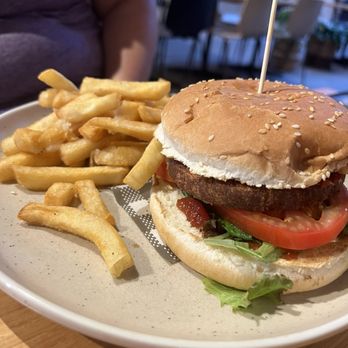 Austral Hotel - Bars Near Me - Colac, VIC