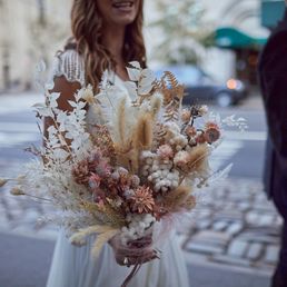 Walden Floral, Dried Floral Bouquet - medium. Walden Floral, Dried Floral Bouquet - medium.