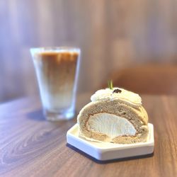 Tea One Bakery & Cafe - Earl grey roll cake