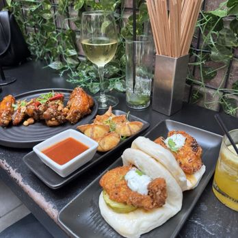 Sampan - Crab Wonton Taco Pork Bao Bun Chicken wing - Asian Fusion Near Me - Philadelphia, Pennsylvania