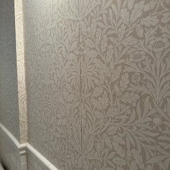 Professional Wallpapering Design - Big visible seam. - Wallpapering Near Me