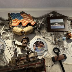 Tonys Chowder House - Decor