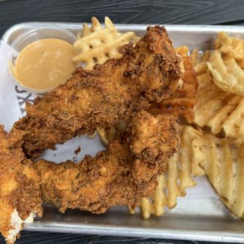 Bruxie - Chicken tenders & fries with Bruxie sauce - Chicken Shop Near Me - Davis, California Bruxie - Chicken tenders & fries with Bruxie sauce - Chicken Shop Near Me - Davis, California