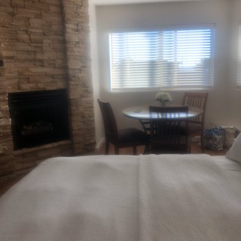 Moonstone Landing - Comfy clean room - Hotels Near Me - Cambria, California