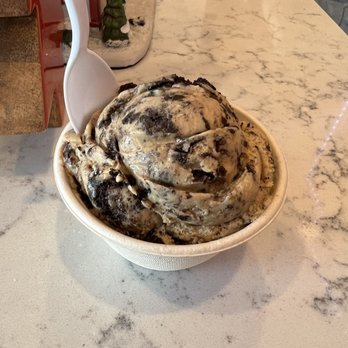Bmore Licks - Cuban coffee Oreo - Ice Cream & Frozen Yogurt Near Me - Baltimore, Maryland