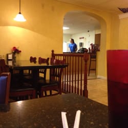 Bella Rosa Italian Eatery - Back dinning room looking to the counter!