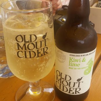 Station Tavern - Pubs Near Me - Lytham St Annes, LAN Station Tavern - Pubs Near Me - Lytham St Annes, LAN