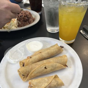 Fritanga - Taquitos Nicas and mango margarita - Latin American Near Me - Saint Louis, Missouri Fritanga - Taquitos Nicas and mango margarita - Latin American Near Me - Saint Louis, Missouri