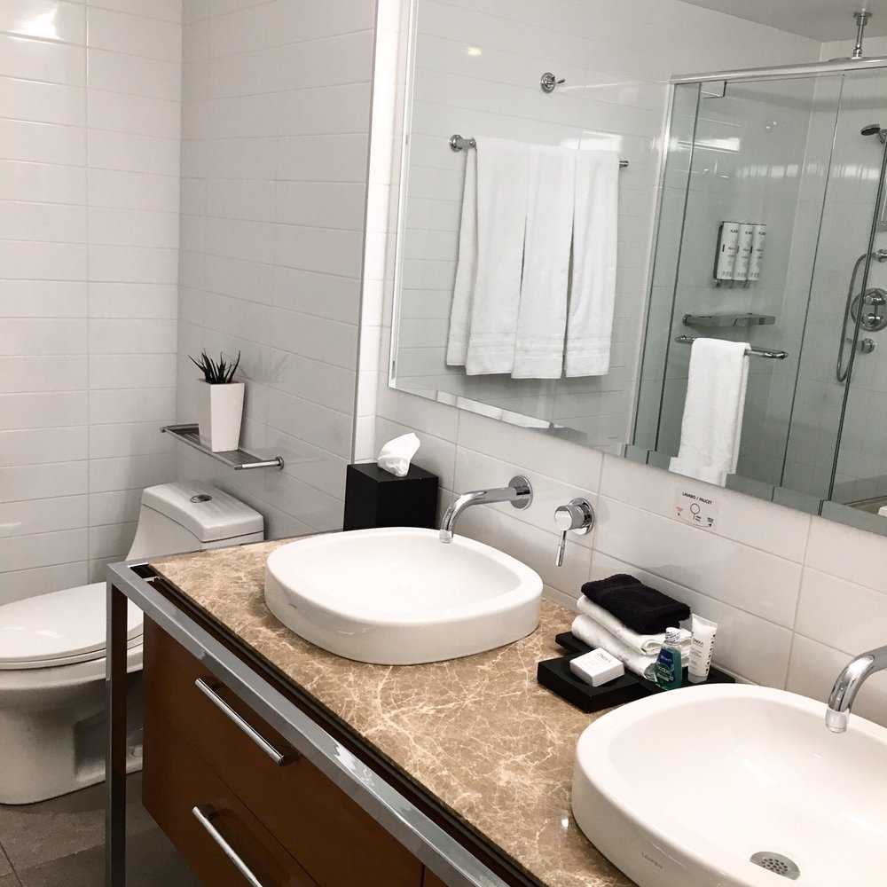 Warwick Le Crystal - Bathroom - Hotels Near Me - Montreal, Quebec Warwick Le Crystal - Bathroom - Hotels Near Me - Montreal, Quebec