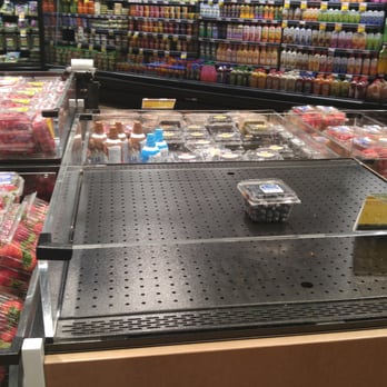 Market 32 By Price Chopper - Check out the blueberries! This package had white moldy fur included. - Grocery Near Me - Troy, New York