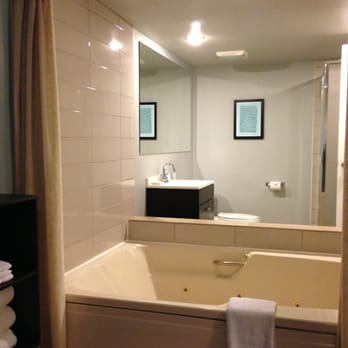 Hotel CURRENT - Tub Room - Hotels Near Me - Long Beach, California
