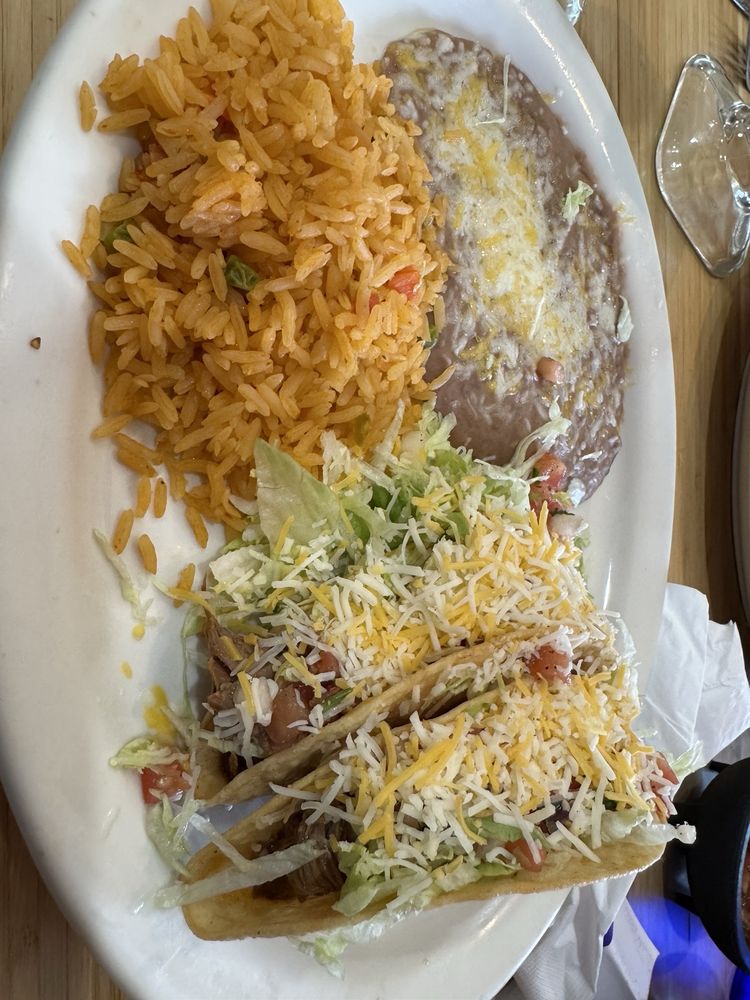 El Molcajete Mexican Grill