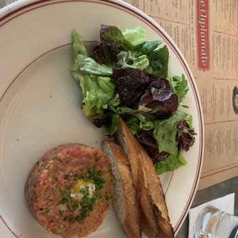 Le Diplomate - Steak Tartare du Parc...magnifique! (Mais la salade...comme ci comme ca) - Brasseries Near Me - Washington, DC, District of Columbia Le Diplomate - Steak Tartare du Parc...magnifique! (Mais la salade...comme ci comme ca) - Brasseries Near Me - Washington, DC, District of Columbia