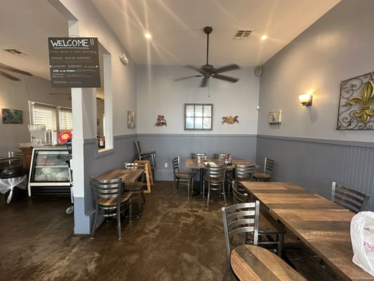 Le's Baguette Banh Mi Cafe by null