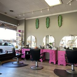Bellissimo Beauty Bar - Look at the cute decor!!!!