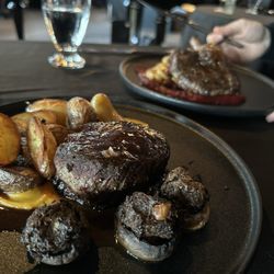 Masthead Restaurant - Fillet and potatoes