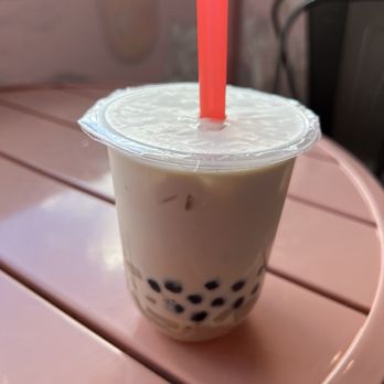 Momo Ashi - a plastic cup with a drink in it - Bubble Tea Near Me - Flushing, New York
