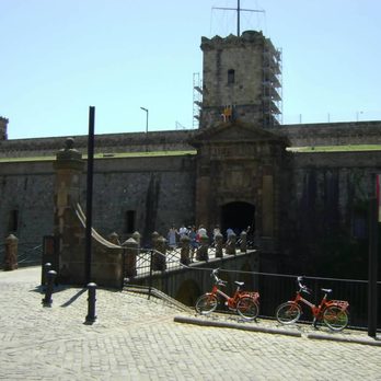 Castell de Montjuïc - Local Flavor Near Me - Barcelona, B Castell de Montjuïc - Local Flavor Near Me - Barcelona, B