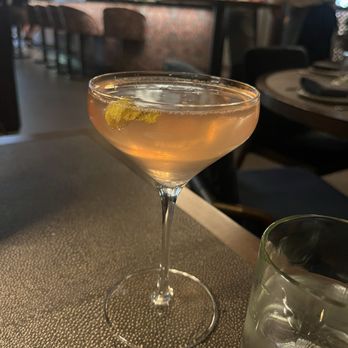 Eloise Restaurant and Bar - Pink 75 - Cocktail Bars Near Me - Wayzata, Minnesota Eloise Restaurant and Bar - Pink 75 - Cocktail Bars Near Me - Wayzata, Minnesota