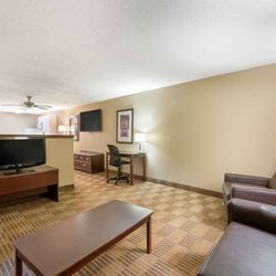 1 Bedroom Suite - 1 King Bed