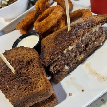 Auto's Pub - Bars Near Me - Vancouver, Washington Auto's Pub - Bars Near Me - Vancouver, Washington